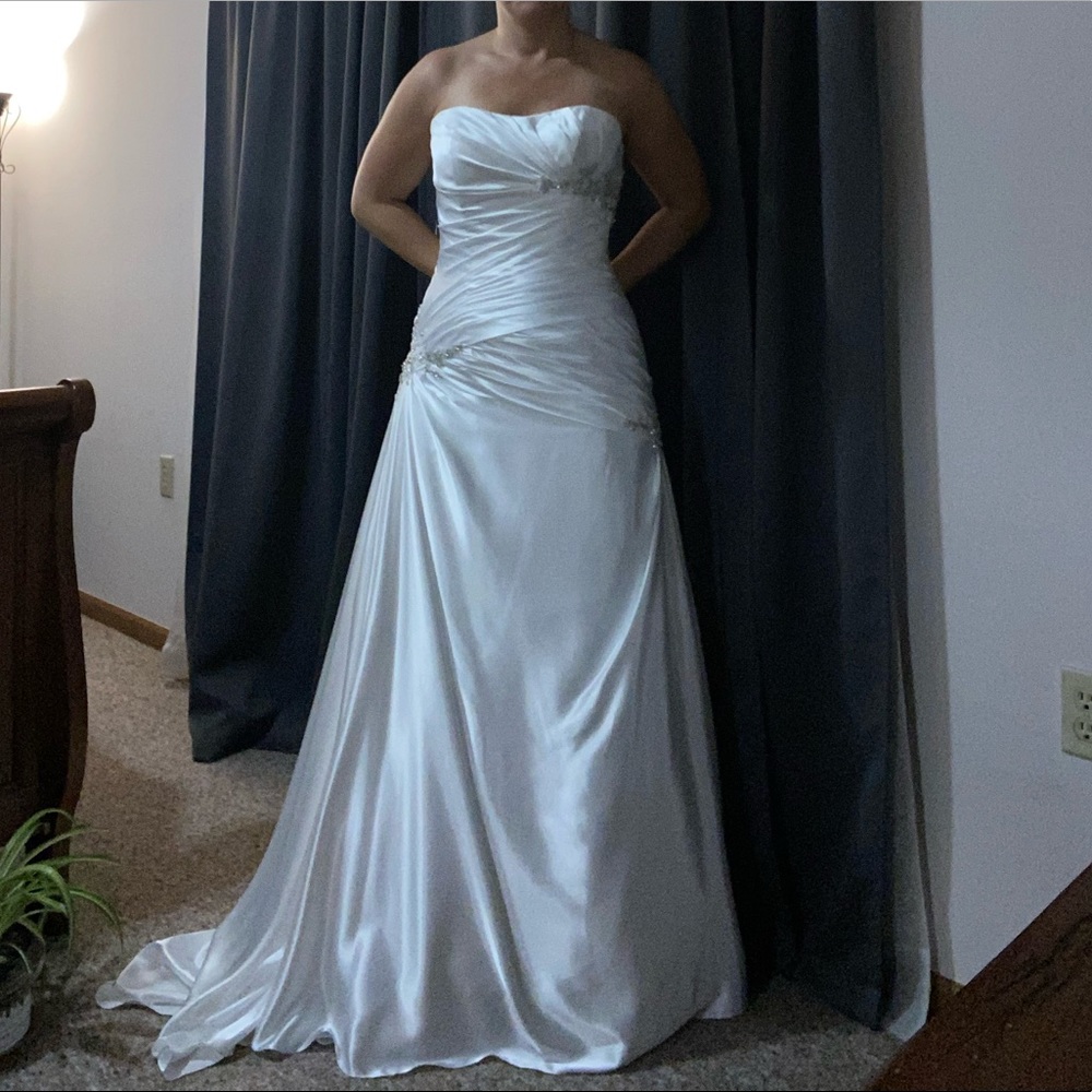 NEW💕👰🏼‍♀️Maggie Sottero Wedding Gown